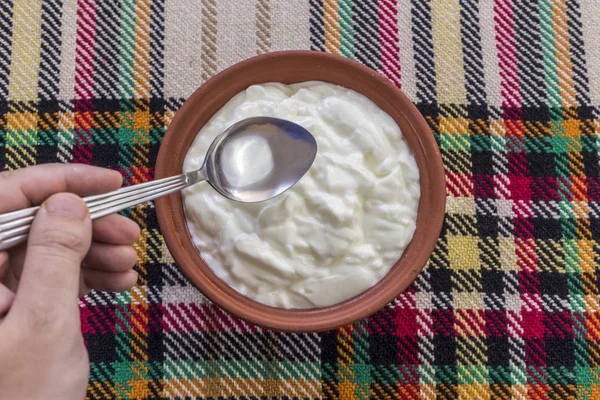 Comer Yogur Bulgaro Tradicional Tazón — Foto de Stock