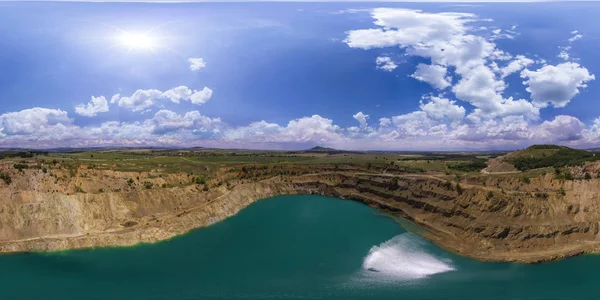 360 180 Derece Küresel Panorama Yapay Göl Ile Açık Maden — Stok fotoğraf