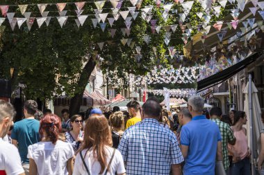 Plovdiv, Bulgaristan - 03 Haziran 2018 - Festivali, Plovdiv, Bulgaristan'Kapana alanda dar sokaklarında.