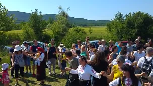 Festival memetik mawar tahunan di Bulgaria — Stok Video