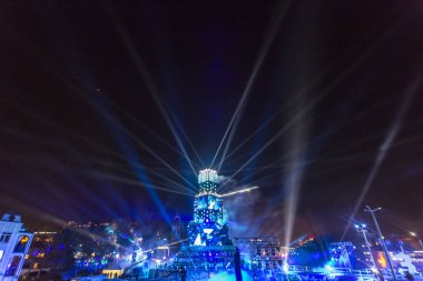Avrupa kültür başkenti - Plovdiv 2019, Bulgaristan Plovdiv, Bulgaristan - 12 Ocak 2019 - Main tower ve açılışında sahne gösterisi.