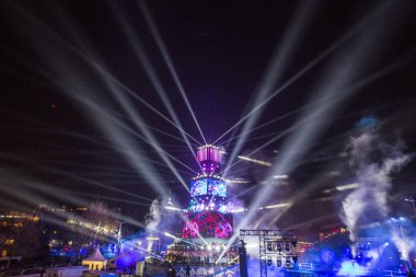 Avrupa kültür başkenti - Plovdiv 2019, Bulgaristan Plovdiv, Bulgaristan - 12 Ocak 2019 - Main tower ve açılışında sahne gösterisi.