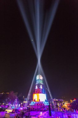 Avrupa kültür başkenti - Plovdiv 2019, Bulgaristan Plovdiv, Bulgaristan - 12 Ocak 2019 - Main tower ve açılışında sahne gösterisi.