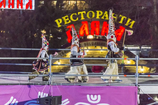 欧州文化首都 プロヴディフ 2019 ブルガリアのオープニング ショーでプロヴディフ ブルガリア 2019 Kukeri ステージ — ストック写真