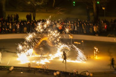 Plovdiv, Bulgaristan - 12 Ocak 2019 - yangın göster: Avrupa kültür başkenti - Plovdiv 2019, Bulgaristan açılış etkinliğinde.