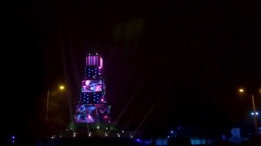 Plovdiv, Bulgaristan - 10 Ocak 2019 - ana kule ve Avrupa kültür başkenti - Plovdiv 2019 açılış etkinliği için sahne. Gece ışık gösterisi.