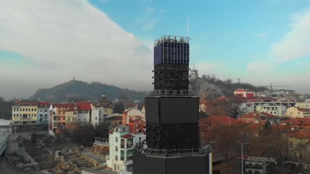 プロヴディフ ブルガリア 2019 主塔と欧州文化首都 プロヴディフ 2019年のオープニング イベントのステージの眺め バック グラウンドで街全体の素晴らしい景色 — ストック動画