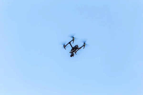 Grote Proffesional Drone Een Mooie Blauwe Hemelachtergrond — Stockfoto