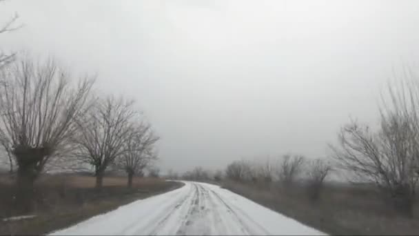 どこにも雪なしの雪道走行 — ストック動画