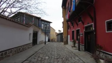 Plovdiv, Bulgaristan'ın eski şehrin dar sokaklarında yürüyüş