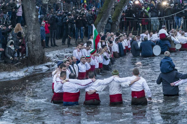 Kalofer Bulgarije Januari 2019 Traditionele Bulgaarse Snsd Dansen Ijzige Koude — Stockfoto