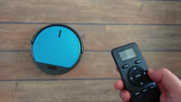 Remoto control a robot vacuum cleaner — стоковое видео