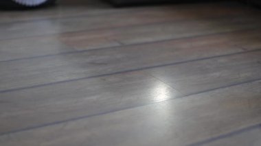 Öfkeli robot elektrikli süpürge kavramı