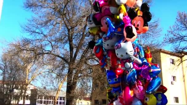 Kukeri - maskierte Menschen tanzen, um böse Geister zu erschrecken — Stockvideo