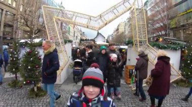 Prag 'da Noel pazarına gidiyor