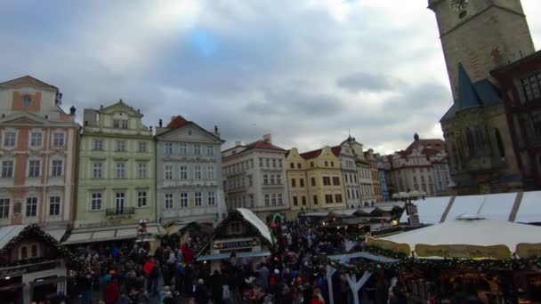 Mercado de Navidad con árbol de Navidad en Praga — Vídeos de Stock