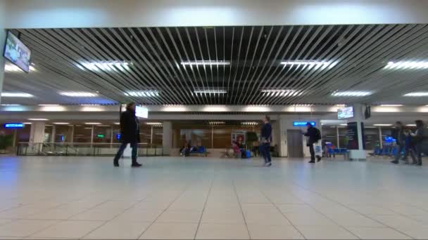 Havaalanında acele insanların zaman atlamalı — Stok video