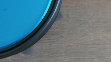 Robot elektrikli süpürge yan fırça dönüyor