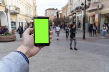 Sokak kavramı üzerinde bir telefon kullanma