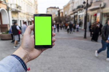 Sokak kavramı üzerinde bir telefon kullanma