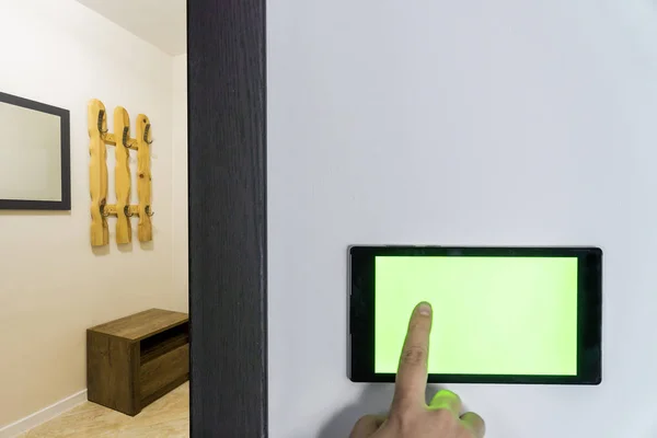 Inteligentny dom kontrola urządzenia na ścianie — Zdjęcie stockowe