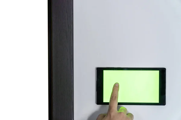 Dispositivo de control doméstico inteligente en una pared —  Fotos de Stock