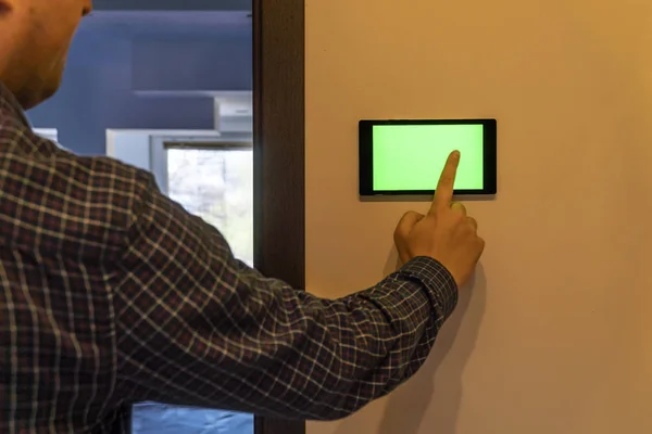 Inteligentny dom kontrola urządzenia na ścianie — Zdjęcie stockowe