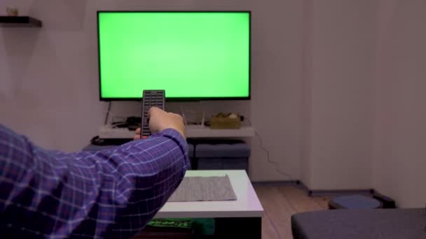 Телевизор с функцией управления жестами — стоковое видео
