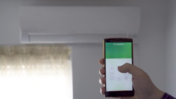 Controllo dell'aria condizionata tramite app per smartphone — Video Stock