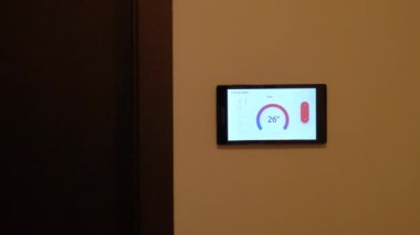 Akıllı Ev İklim kontrol cihazı bir duvar
