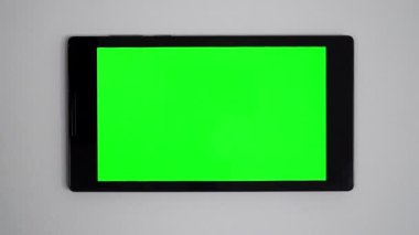 Akıllı ev kontrol cihazı bir duvar