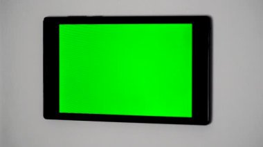 Akıllı ev kontrol cihazı bir duvar