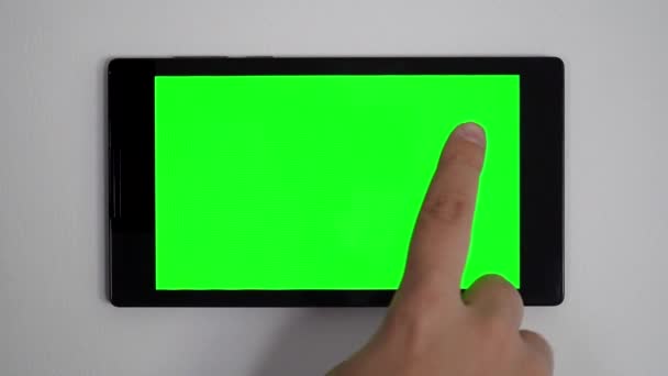 Akıllı ev kontrol cihazı bir duvar — Stok video