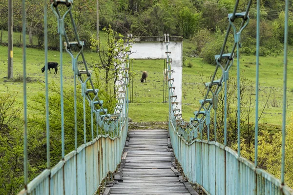 Jembatan gantung dekat kota Kardzhali di Bulgaria — Stok Foto