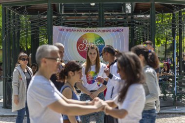 Tai Chi açık havada bir şehir sokaklarında eğitim