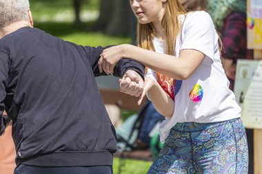 Tai Chi açık havada bir şehir sokaklarında eğitim