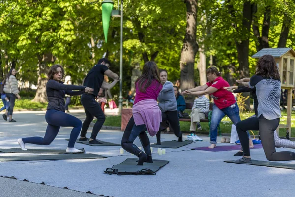 Nirvana fitness con clase de música en la calle — Foto de Stock