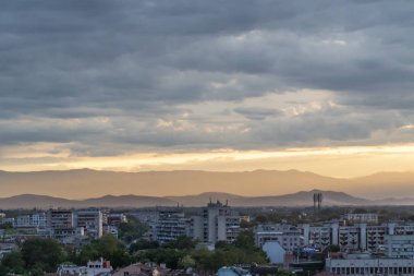 Plovdiv kentinde yedi tepelerden birinden günbatımı