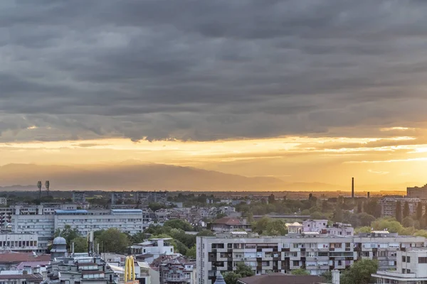 Zonsondergang van een van de zeven heuvels in Plovdiv stad — Stockfoto