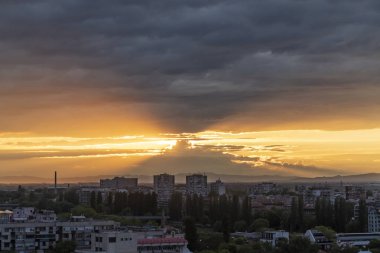 Plovdiv kentinde yedi tepelerden birinden günbatımı