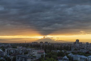Plovdiv kentinde yedi tepelerden birinden günbatımı