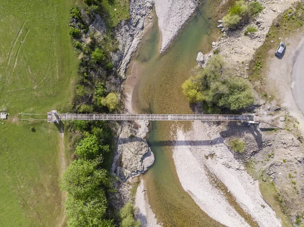 Hängebrücke von oben in der Nähe der Stadt Kardzhali in Bulgarien — Stockfoto