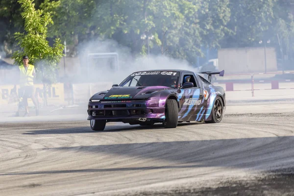 Auto drifting race wedstrijd op een track — Stockfoto