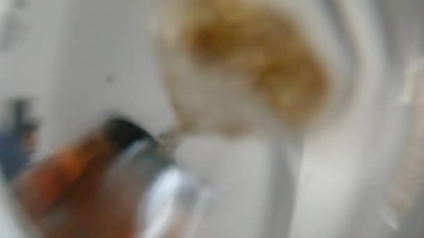 Η κάτω όψη του τσαγιού σε ένα φλιτζάνι — Αρχείο Βίντεο