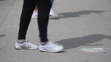 Bir parkta salsa dans dersi