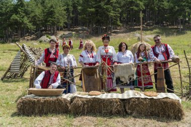 Dans ve müzik ile geleneksel Bulgar folklor festivali