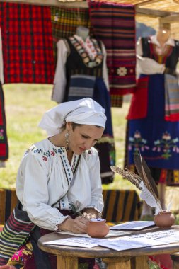 Dans ve müzik ile geleneksel Bulgar folklor festivali