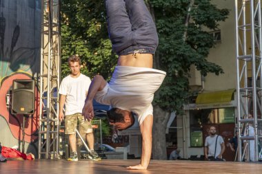 Filibe 'de kapana bölgesinde breakdance gösterisi