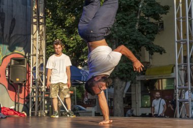 Filibe 'de kapana bölgesinde breakdance gösterisi