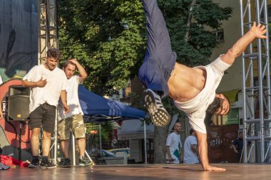 Filibe 'de kapana bölgesinde breakdance gösterisi